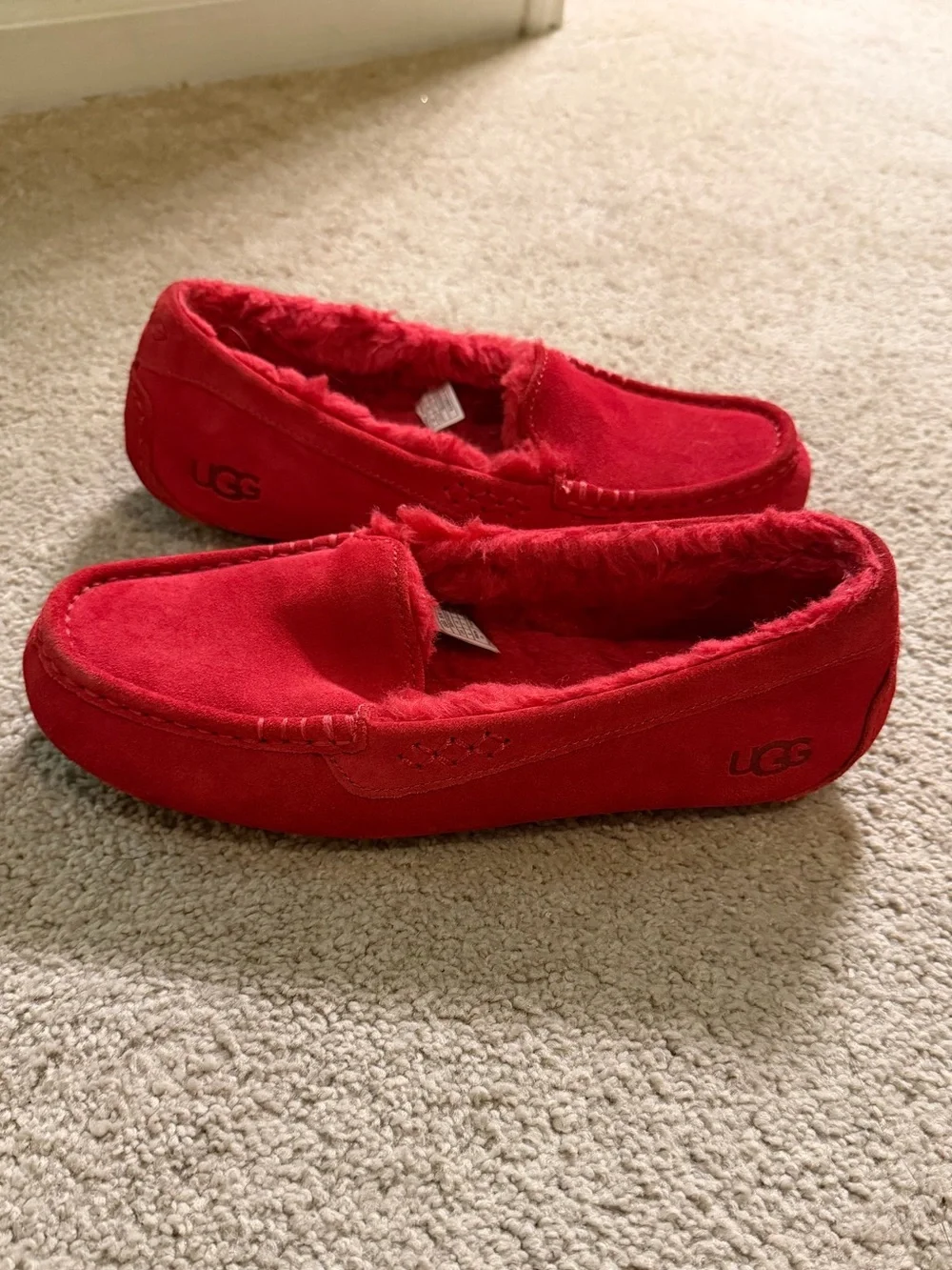 UGG Women's Ansley Vibrant Red Slippers water-resistant suede uppers size 9